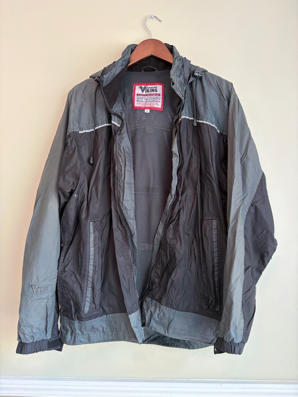 Viking Windigo Men’s Two-Tone Gray Hooded Windbreaker